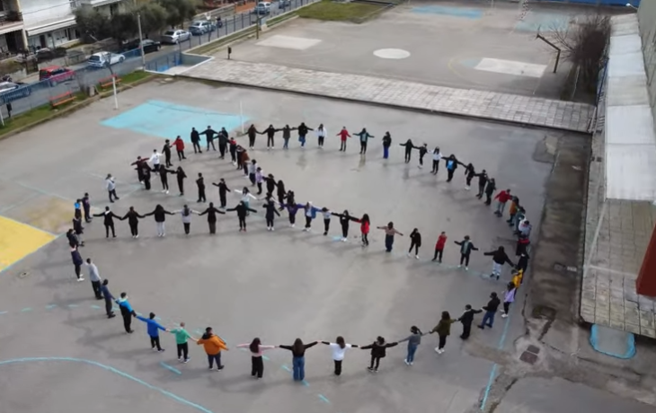  Μαθητές Αλεξανδρούπολης ζητούν την Ειρήνη (βίντεο)